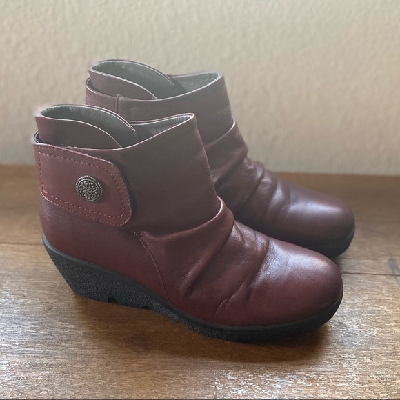 Atrai Wedge Boots. Like new! Maroon ankle boots. Leather booties. 37 - Picture 2 of 8